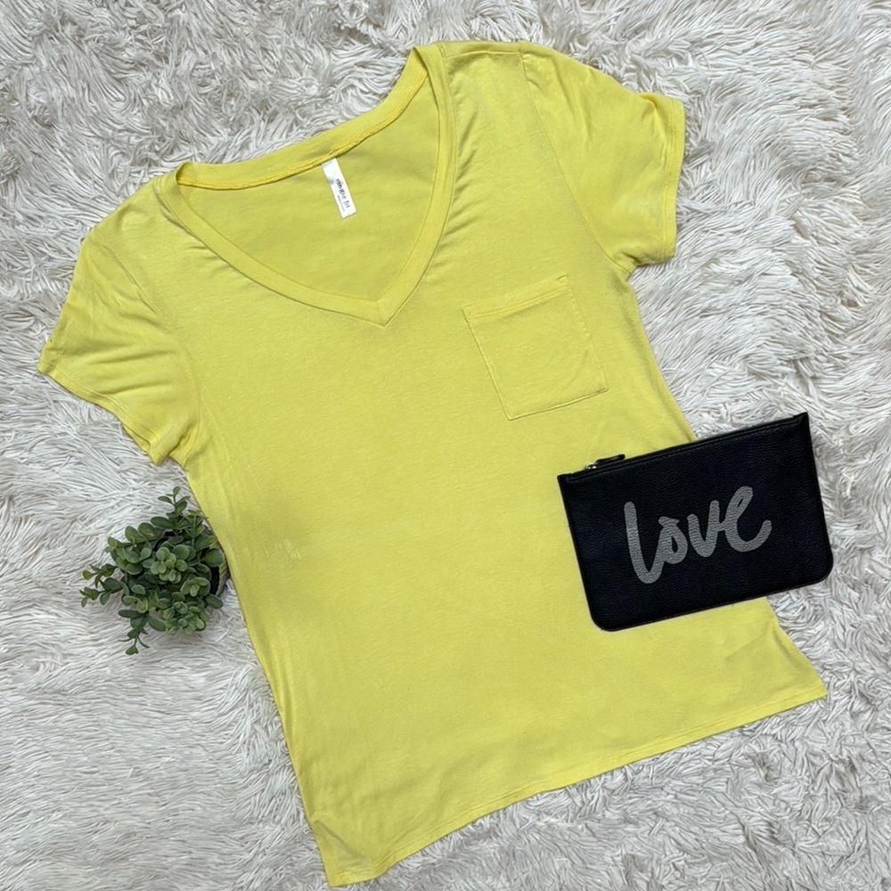 Magic Fit V-Neck Short Sleeve Tee 💗 Yellow